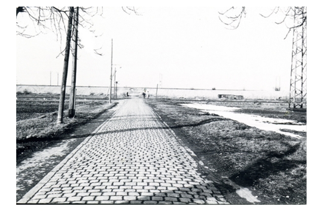 Alte Feldmochinger Straße nach der Kiesaufschüttung