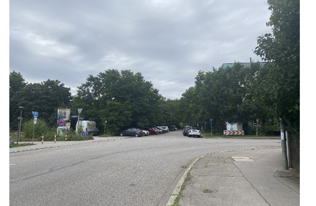 Blick auf die „Reste“ der alten Feldmochinger Straße